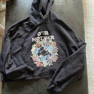Levi’s cropped hoodie “Our Mother”